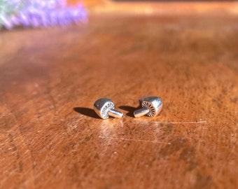 Srebrne kolczyki w kształcie grzybów – Tiny Fungi Jewelry
