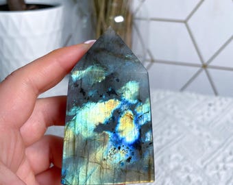Torre de labradorita iridiscente llamativa – Decoración con cristales curativos – U31