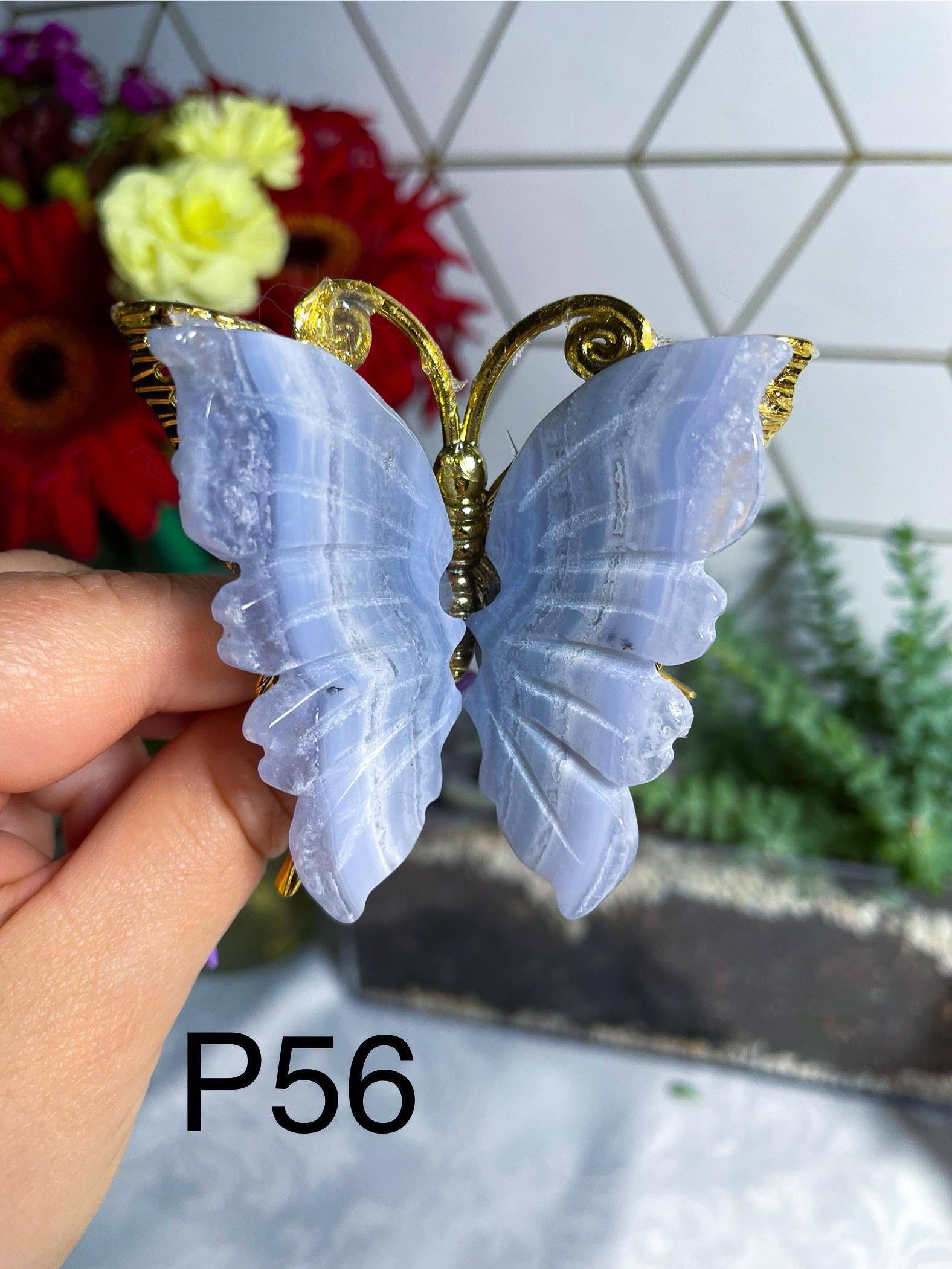 ブルーレースアゲートの蝶 – 彫刻されたクリスタルの置物 – P54 P55