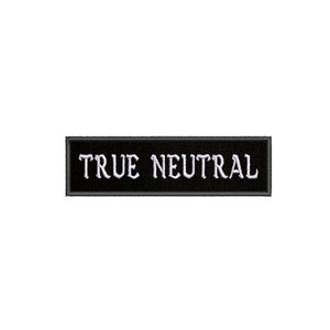 Puede incluir: Parche bordado negro con texto blanco que dice "TRUE NEUTRAL".