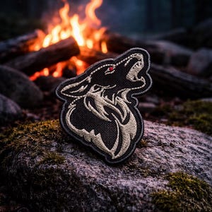 Howling Wolf Embroidered Iron On Patch Sew On Wildlife & Animals Nature Trail Hiking Mountains Forest for Backpack Bags Vest Jacket Clothing