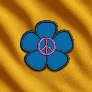 Gänseblümchen mit Peace Zeichen Retro gestickt Aufnäher Hippie Woodstock Blume Boho Fun Patch Custom für Rucksack Taschen Weste Jacke Kleidung Jeans