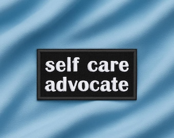 Toppa ricamata con scritta "Self Care Advocate", da stirare, decorativa, personalizzata, da applicare/da cucire, per etichette con nome di gilet, giacche e indumenti.