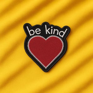 Parche termoadhesivo bordado retro con forma de corazón "Sé amable", estilo hippie, inspirado en Woodstock, con temática boho. Perfecto para mochilas, bolsos, chalecos, chaquetas, ropa y vaqueros.