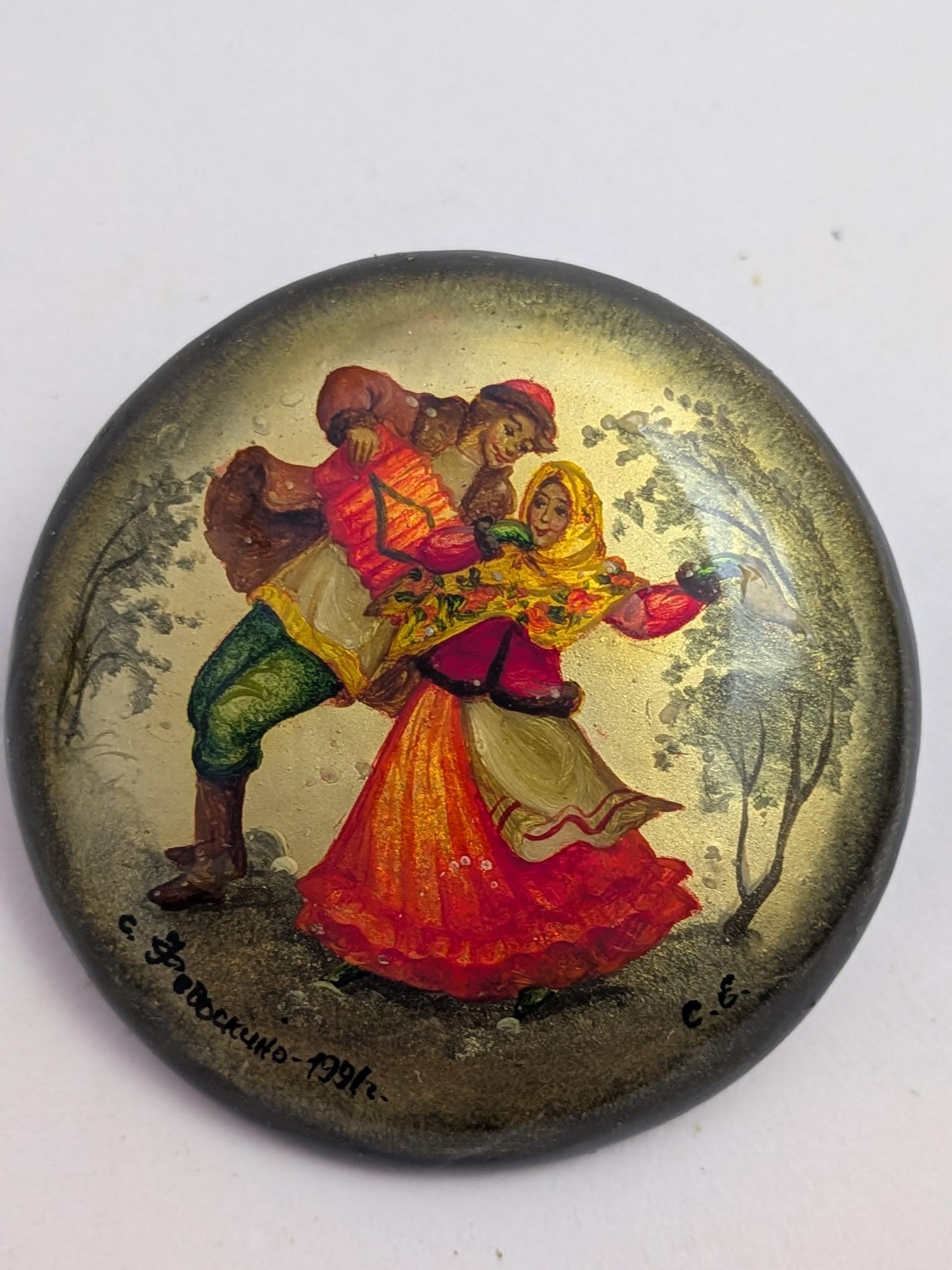 【1991年限定品】ロシア伝統工芸 フェドスキノ 聖ワシリイ大聖堂 飾り皿 1991年限定品】ロシア伝統工芸 フェドスキノ 聖ワシリイ大聖堂 飾り皿