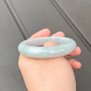 24071L Certified Untreated Burmese Jadeite Grade A Jade Bangle - Round 52.6mm Bracelet (缅甸翡翠A货手镯, Light Green 晴绿)