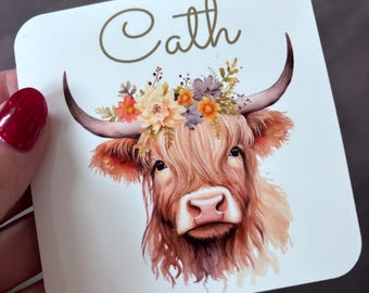 Cadeau met Schotse Hooglanders. Gepersonaliseerde onderzetter, met naam en afbeelding van een hooglandkoe.