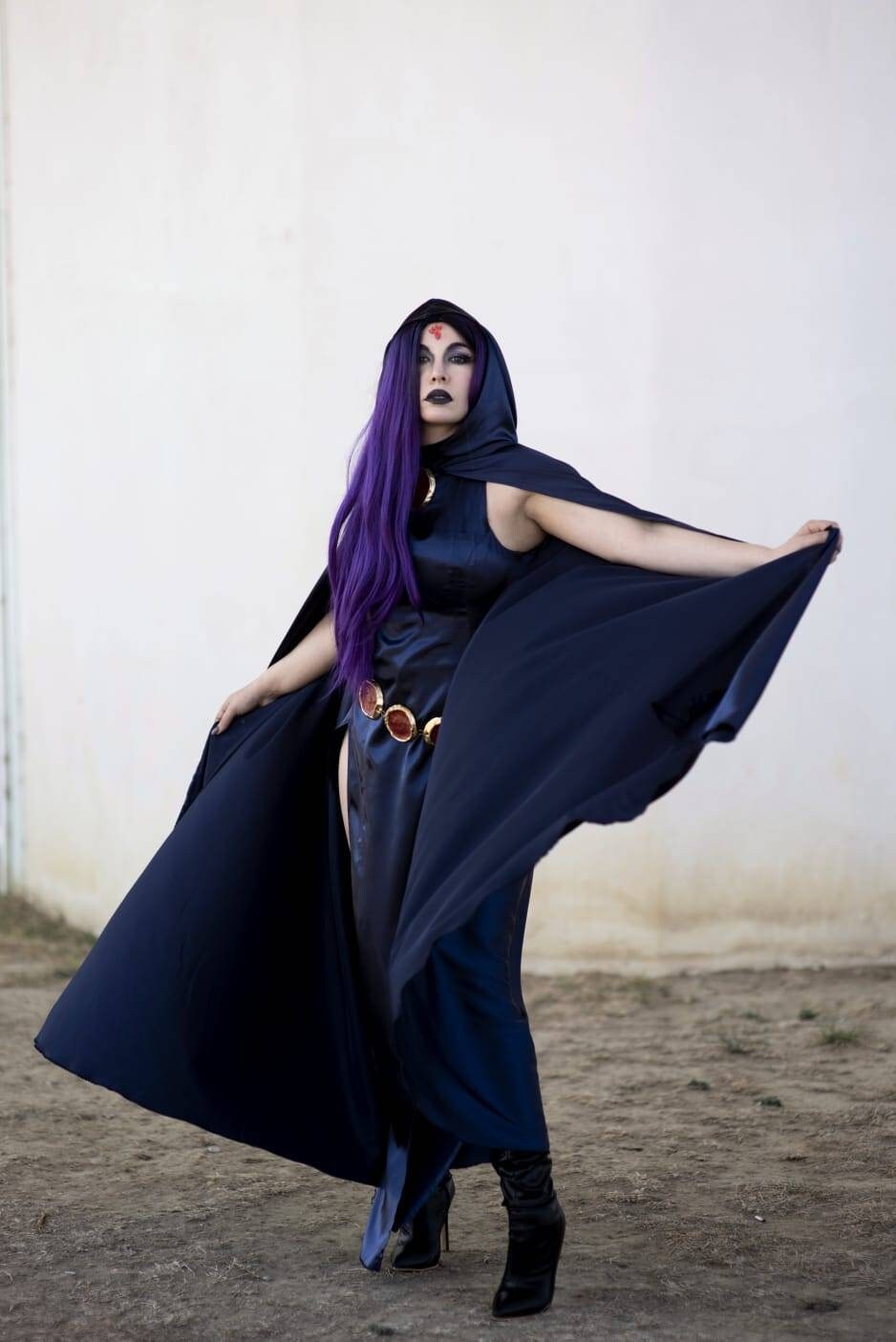 Adult raven cosplay