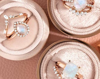 Conjunto de anillos de piedra lunar en oro rosa - Dúo elegante