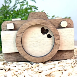 3D Wooden Camera Shelf Sitter