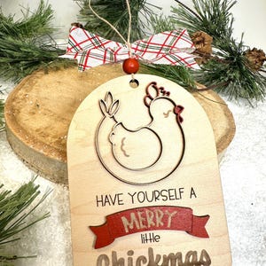 Haben Sie sich eine fröhliche kleine Chickmas Huhn-Andenken-Verzierung mit Option zum Personalisieren