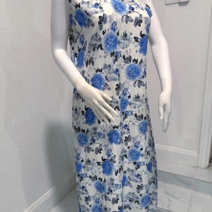 白と青の花柄ノースリーブインナー