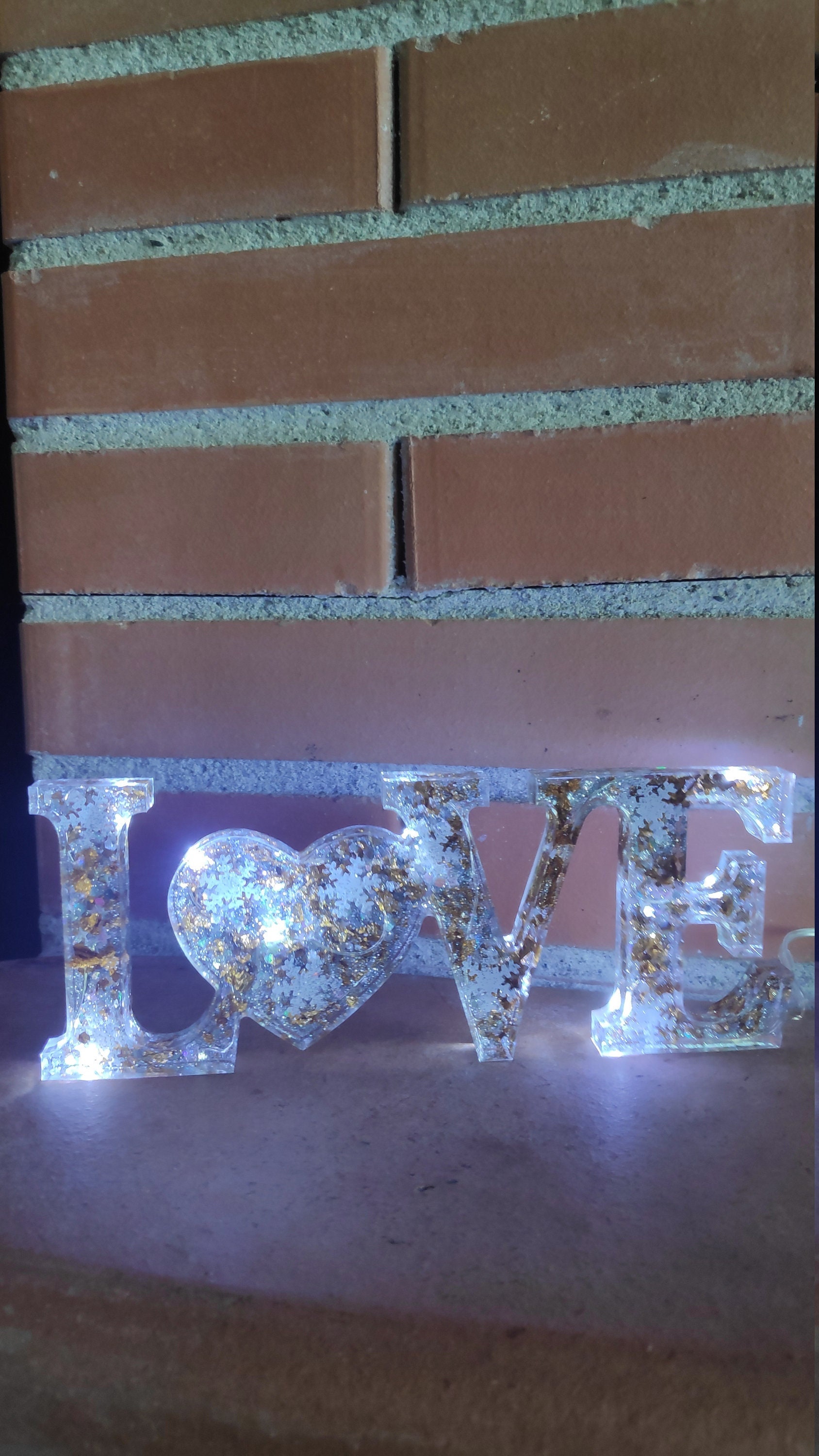 Lampe Love en Résine Époxy avec Flocons de Neiges et Feuille d'or à L'interieur Une Guirlande Led Dé