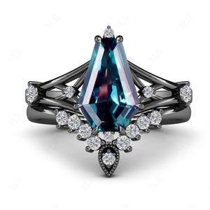Vintage Alexandrite Engagement Ring Set Antique Coffin Shaped Alexandrite Wedding Ring Set Unique Cletic Bridal Ring Set 14k Gold Ring Set