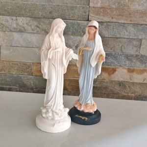 Estátua de Nossa Senhora Rainha da Paz Estátua de Medjugorje, Estátua de Nossa Senhora de Medjugorje, Estátua da Virgem Maria Colina das Aparições, Estátua da Rainha da Paz