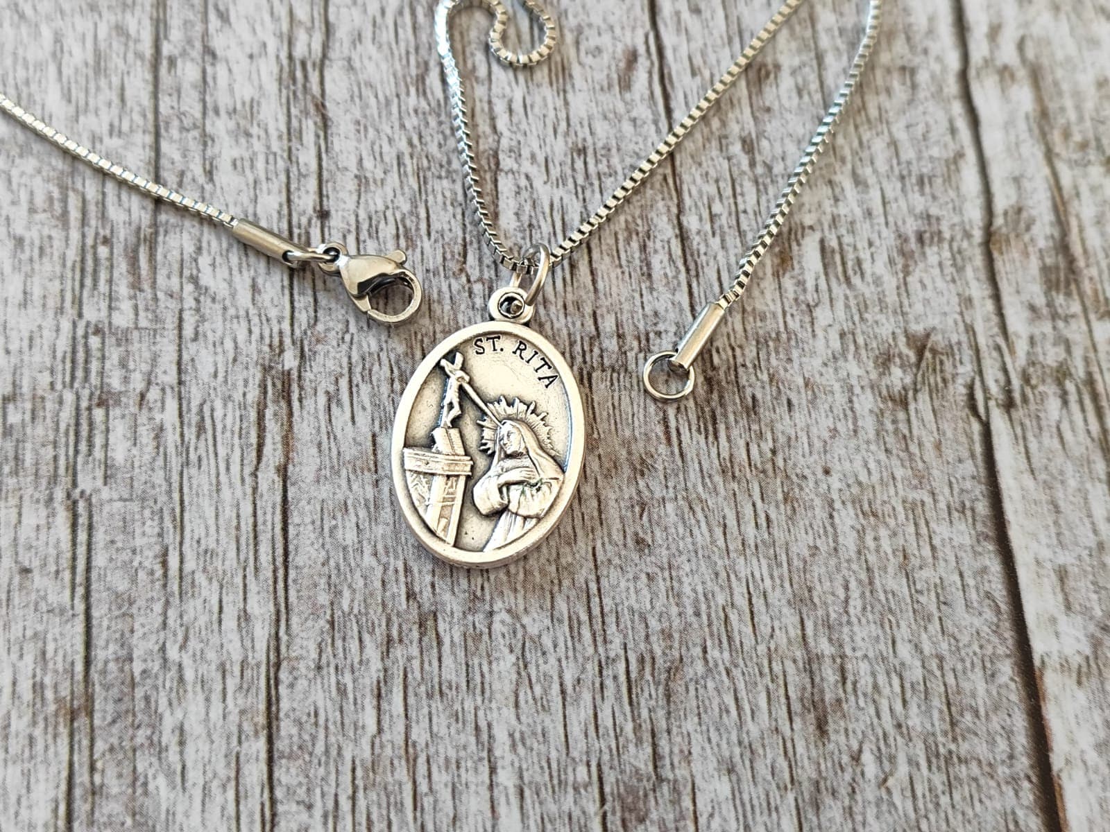 Rosario a collana in argento con Santa Rita - Oreficeria Souvenir "Marzia&quot