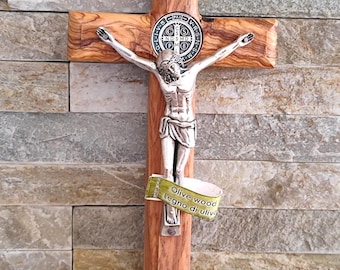 Cruz de pared, cruz de San Benito, crucifijo de madera, medallas