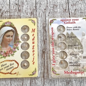 Virgen María Nuestra Señora de Medjugorje Estampas sagradas de Medjugorje con 5 piedras Aparición Hill Stone Roks