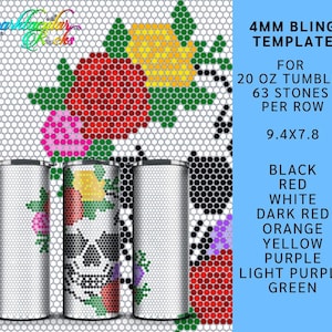 Op de afbeelding: Een digitaal sjabloon voor een 20 ounce beker, met een schedelontwerp met bloemen. Het sjabloon is bedoeld voor gebruik met 4 mm bling-stenen en bevat instructies voor 63 stenen per rij. De kleuren die zijn opgenomen zijn zwart, rood, wit, donkerrood, oranje, geel, paars, lichtpaars en groen.