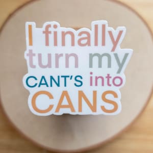 Verander my Cant's in blikjes Stickers, afstudeersticker, 2025 afgestudeerd, afstudeercadeaus, citaten zwart trendy stickers, zwart eigendom, geschenken