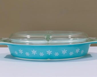 Vintage Pyrex Snowflake Blue Divided Casserole Dish with Lid – 1.5 Qt