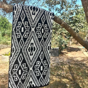Overlay mosaic crochet blanket for beginners