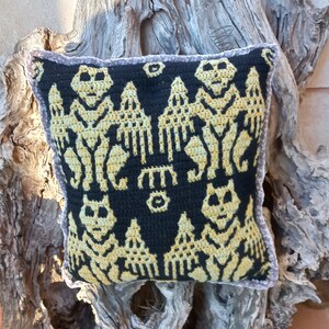 Mosaic crochet pattern gargoile by Jos campaner Artesania Rural
