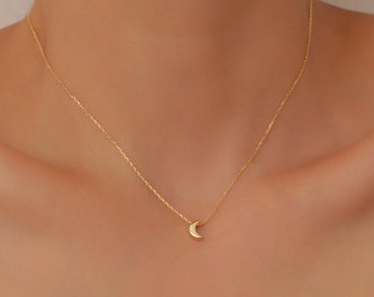 3D Moon Necklace Jewellery, Dainty Crescent Necklace, Gift for Mom Wife Girlfriend Mama Mother Tiny initial Charm Easter Gift