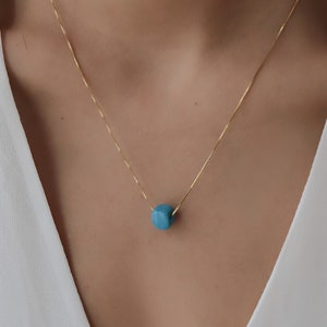 Collar con dije de cuentas azules, joyería, regalo para mamá, esposa, novia, mamá, pequeña inicial, Día de la Madre