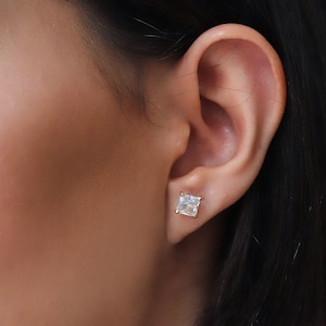 Square Zircon Stud Earrings – Princess Cut Crystal Earrings, Minimalist Crown Set Jewelry Gift for Her, Classic Everyday Studs, Mother&#39;s Day