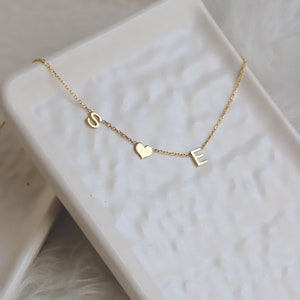 Personalisierte Herz Halskette Schmuck Minimalist Silber Symbol Anfangsbuchstabe. Zum Muttertag Schmuck für Mama Frau Freundin Frau Geschenk Bild 7