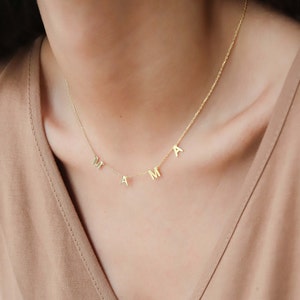 Collar con letras personalizadas, collar con nombre de mamá, joyería personalizada, regalo para esposa, novia, Día de la Madre, collar con nombre familiar, collar de amor
