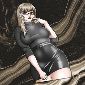 Puede incluir: Ilustración de una persona con un top negro de cuello alto y una falda corta a juego. La persona lleva gafas y tiene el pelo rubio. El fondo tiene un patrón oscuro y arremolinado.