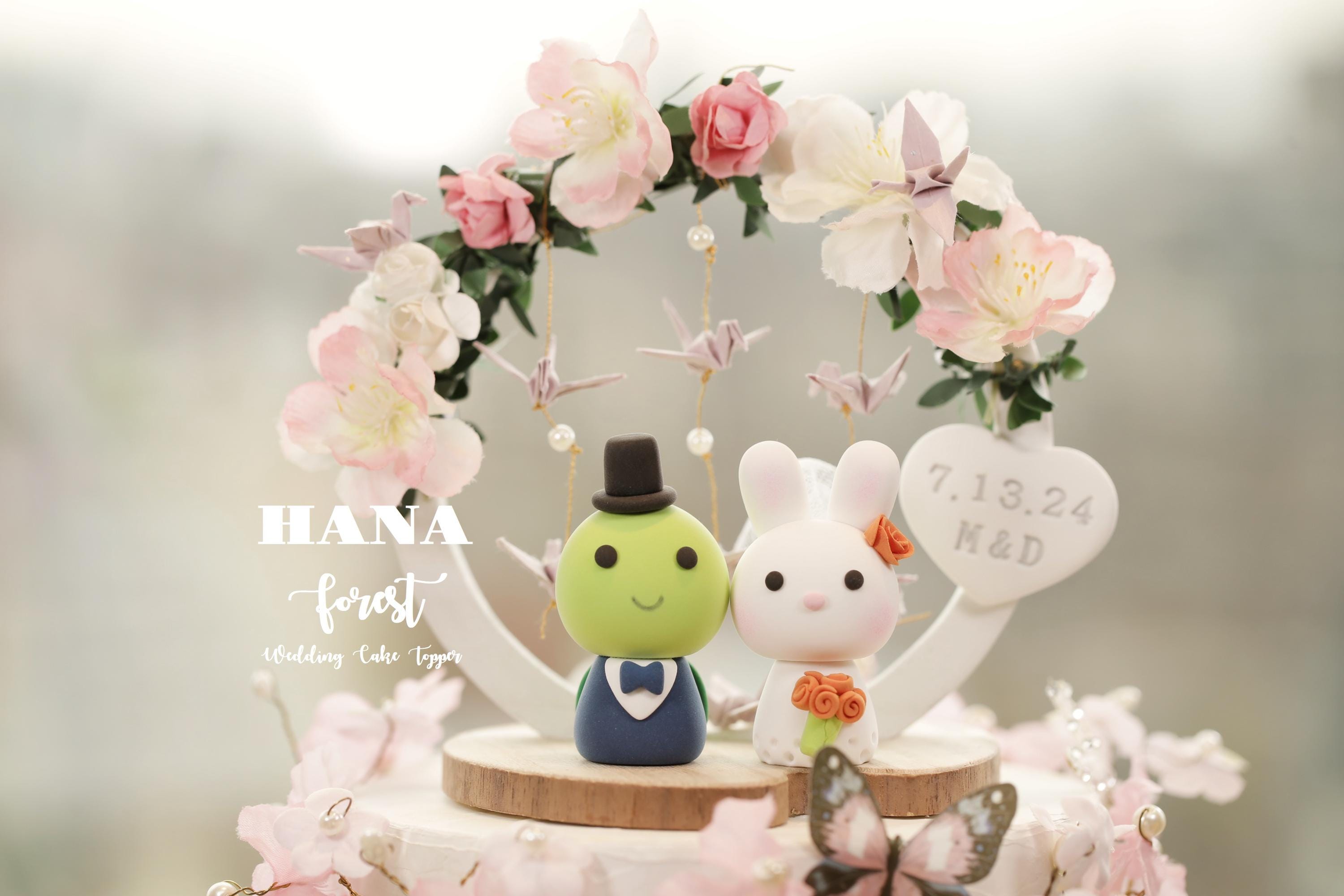 bunny and turtle wedding cake topper,bride and groom cake topper,rabbit and turtle cake topper,custom cake topper,birthday cake topper