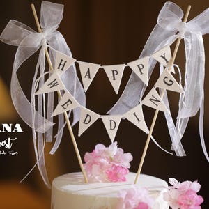 Wesoły topper na tort weselny, baner na tort weselny „Just Married”, rustykalny topper na tort weselny, spersonalizowane chorągiewki na tort, girlanda na tort, topper na tort
