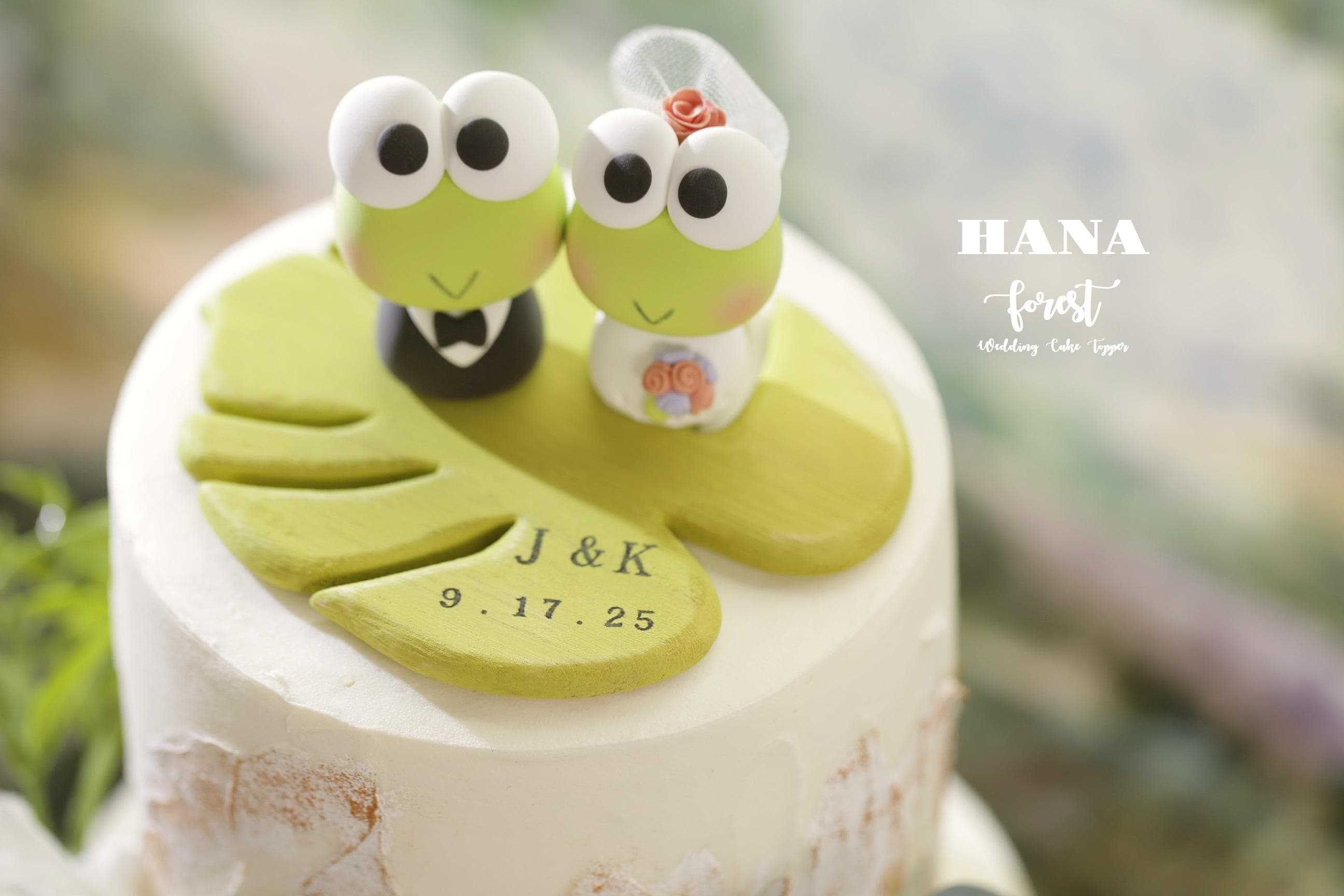 frog wedding cake topper,frogs couple bride and groom cake topper,handmade frog cake topper,custom wedding cake topper,birthday cake topper
