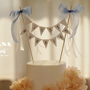 Baner na tort weselny Just Married, rustykalny topper na tort weselny, spersonalizowany chorągiewka na tort, spersonalizowany topper na tort weselny, girlanda na tort, topper na tort