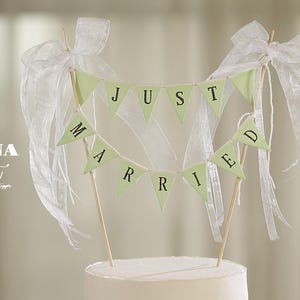 Baner na tort weselny Just Married, rustykalny topper na tort weselny, spersonalizowany chorągiewka na tort, spersonalizowany topper na tort weselny, girlanda na tort, topper na tort