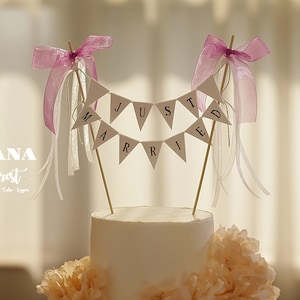 Baner na tort weselny Just Married, rustykalny topper na tort weselny, spersonalizowany chorągiewka na tort, spersonalizowany topper na tort weselny, girlanda na tort, topper na tort