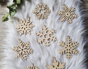8 Ice Crystals Wooden Pendant Snowflake Set