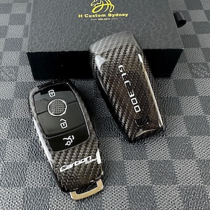 GLC300 Premium Echte Carbon Faser Schlüsselanhänger Abdeckung Keychain für Mercedes GLC300 X253 C253 Modelle 2019-2023 Exclusive Made Carbon Edition