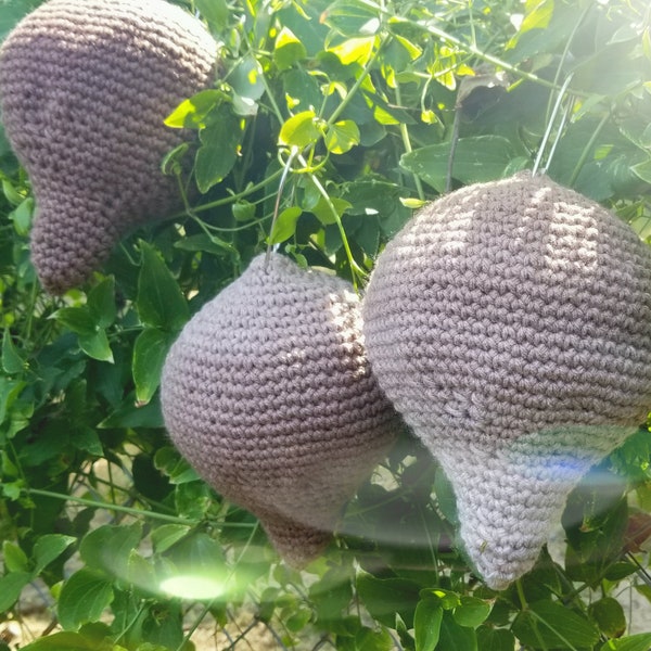 Decoy wasp nest, Crochet wasp/bee deterrent