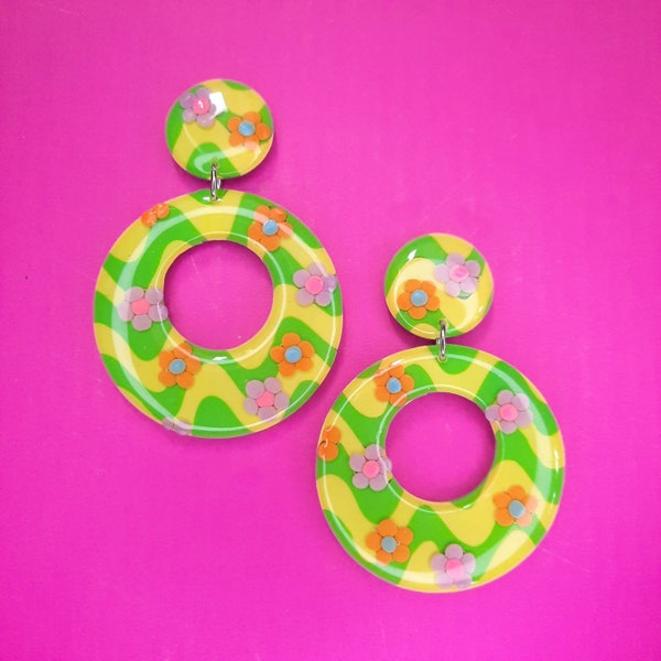 Retro Groovy Flower Wave Earrings: 60s/70s Gogo Style Green & Yellow Mod Hoops