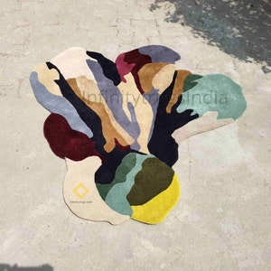Modern Abstract Blooming Flower Irregular Shape Designer Woolen Tufted Rug for Any Room
