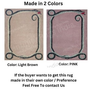 Może przedstawiać: Dwa obrazy dywanu z wzorem węża. Dywan po lewej stronie jest jasnobrązowy, a dywan po prawej stronie jest r&oacute;żowy. Tekst "Made in 2 Colors" znajduje się w g&oacute;rnej części obrazu. Tekst "Color: Light Brown" znajduje się pod dywanem po lewej stronie. Tekst "Color: PINK" znajduje się pod dywanem po prawej stronie. Tekst "If the buyer wants to get this rug made in their own color / Preference Feel Free To contact Us" znajduje się w dolnej części obrazu.