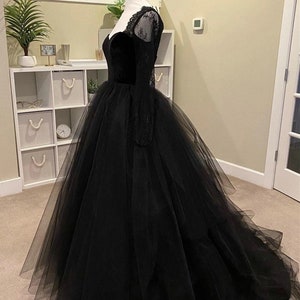 Black Bridal Dress With Velvet Top, Fluffy Tulle Skirt With Long Train ...