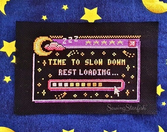 Desacelere o descanso Carregando... - Cross Stitch Pattern Keeper PDF Gráfico digital imprimível Computador Pop Up Night Sweet Dreams Cute Kawaii Beginner