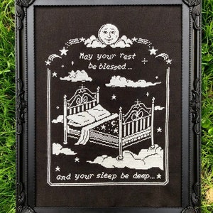 Cama voladora "Bendito seas" (brilla en la oscuridad) - Patrón de punto de cruz PDF imprimible Gráfico digital Sueño celestial