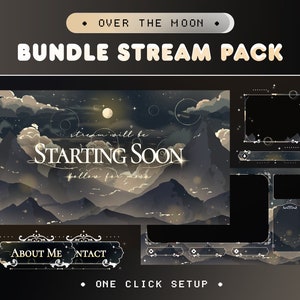 Può includere: Un'illustrazione digitale di un pacchetto di streaming per Twitch o YouTube. Il pacchetto presenta uno sfondo blu scuro con un cielo stellato, montagne e una luna. Il testo "stream will be STARTING SOON" è in bianco. Il pacchetto include anche un pulsante "About Me" e "Contact", nonché un pulsante "One Click Setup".