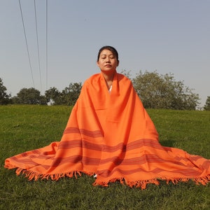 Handwoven Orange Pure Himalayan Sheep Wool Meditation Shawl,Himalayan Prayer Blanket,Kullu Shawl,Ethnic Indian Shawl,Wool Prayer Wrap Bild 2